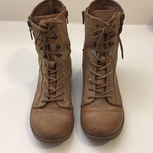 Guess light brown ankle boots